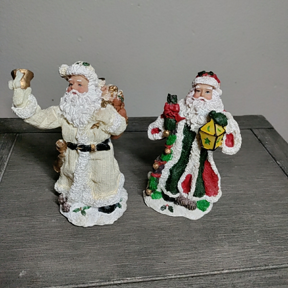 Ks collection white/gold-red/green resin Santa figurine Christmas 5' lot 2
